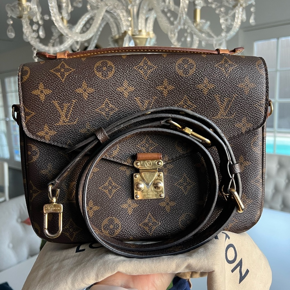 SOLD. Louis Vuitton pochette metis